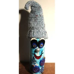 Geldgeschenk Dekofigur BLAUWICHTEL Weihnachtswichtel witzige Upcyclingfigur aus Weinflasche, gestrickte Accessoires
