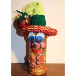 Geldgeschenk Dekofigur LEBKUCHENWICHTEL Weihnachtswichtel witzige Upcyclingfigur aus Weinflasche, gestrickte Accessoires