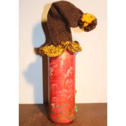 Geldgeschenk Dekofigur ROTWICHTEL Weihnachtswichtel witzige Upcyclingfigur aus Weinflasche, gestrickte Accessoires