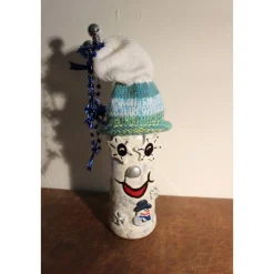 Geldgeschenk Dekofigur STERNENWICHTEL Weihnachtswichtel witzige Upcyclingfigur aus Weinflasche, gestrickte Accessoires