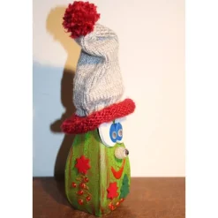 Geldgeschenk Dekofigur WICHTEL Weihnachtswichtel witzige Upcyclingfigur aus Weinflasche, gestrickte Accessoires