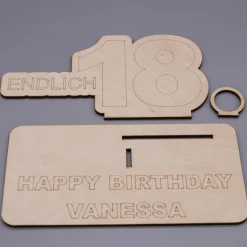 Geldgeschenk Endlich 18 - aus Holz personalisiert