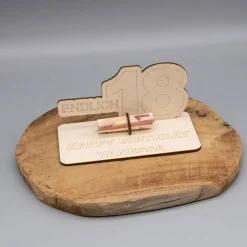 Geldgeschenk Endlich 18 - aus Holz personalisiert