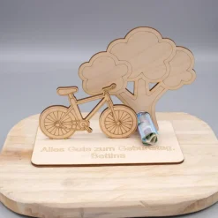 Geldgeschenk Fahrrad mit Baum - aus Holz personalisiert