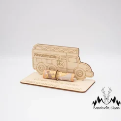 Geldgeschenk Feuerwehrauto - aus Holz personalisiert