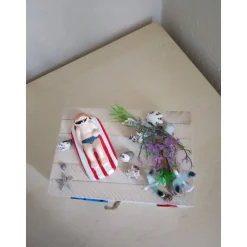 Geldgeschenk für Urlauber – Deko-Box mit junger Mann auf Luftmatratze am Strand – Sommer, Sonne, runder Geburtstag