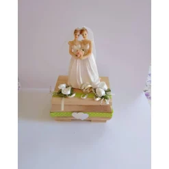 Geldgeschenk Frauenhochzeit – Kreative Geschenkidee für lesbische Hochzeit, liebevoll dekorierte Holzschachtel