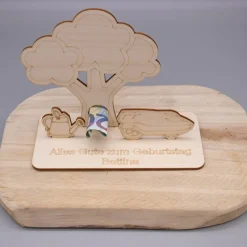 Geldgeschenk Garten mit Mähroboter - aus Holz personalisiert