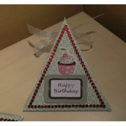 Geldgeschenk Geburtstag & Jugendweihe – Dreieckschachtel mintgrün mit Straßbordüre