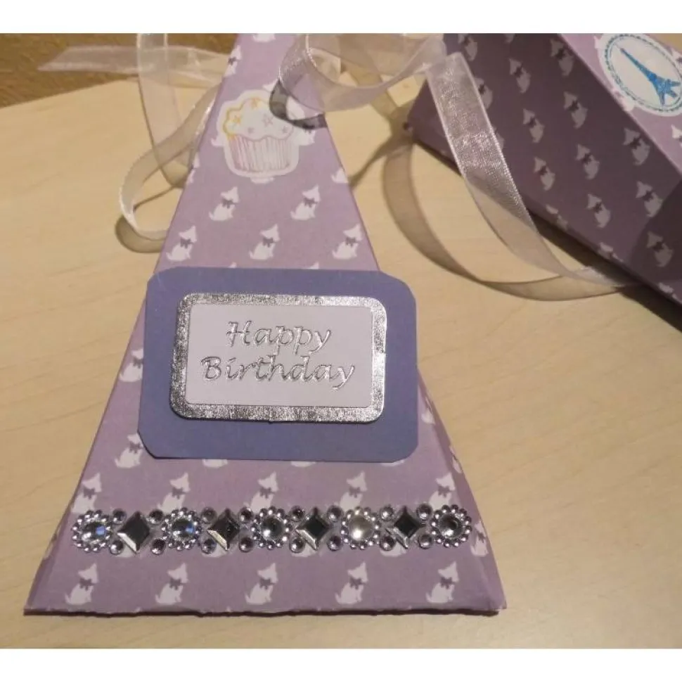 Geldgeschenk Geburtstagskarte Dreieckschachtel lila mit Straßbordüre – originelle Verpackung für Jugendweihe & Geburtstag