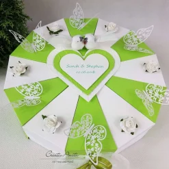 Geldgeschenk, Gutscheinverpackung - Hochzeitstorte Torte SCHMETTERLINGE Maigrün-Weiß Geldgeschenk