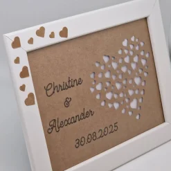 Geldgeschenk Hochzeit personalisiert – Erinnerung im weißen Rahmen mit Herz-Ausschnitt