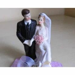 Geldgeschenk Hochzeit rosa – Kreative Geschenkidee auf Korkuntersetzer mit Brautpaar & Blumenranken