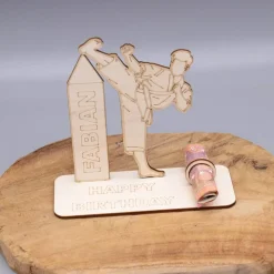 Geldgeschenk Karate - aus Holz personalisiert