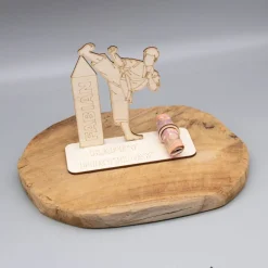 Geldgeschenk Karate - aus Holz personalisiert