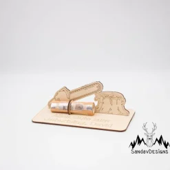 Geldgeschenk Kettensäge mit Baum - aus Holz personalisiert
