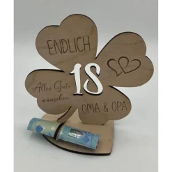 Geldgeschenk Kleeblatt aus Holz zum 18. Geburtstag – personalisiert mit Namensgravur, 12,5 cm oder 18 cm