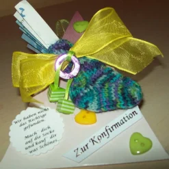 Geldgeschenk Konfirmation: Dreieckschachtel mit Socke & Schlüsselanhänger – Originelle Geschenkverpackung
