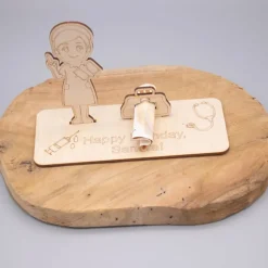 Geldgeschenk Krankenschwester - aus Holz personalisiert