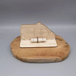 Geldgeschenk Krankenwagen - aus Holz personalisiert