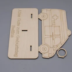 Geldgeschenk Krankenwagen - aus Holz personalisiert