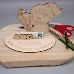Geldgeschenk Mädchen mit Zuckertüte - aus Holz personalisiert