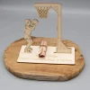 Geldgeschenk mit Basketballspieler/-in - aus Holz personalisiert