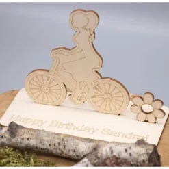 Geldgeschenk mit Fahrradfahrerin - aus Holz personalisiert