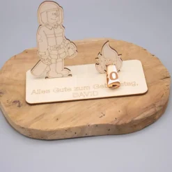 Geldgeschenk mit Feuerwehrmann - aus Holz personalisiert