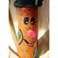 Geldgeschenk  OSSI SNOW, nette Idee zum Nikolaus, witziges Upcycling-Projekt, gestaltet mit Acrylfarbe, Wolle und Filz