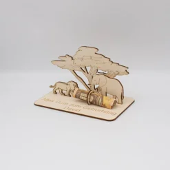 Geldgeschenk Savanne - aus Holz personalisiert
