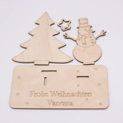 Geldgeschenk Schneemann mit Tannenbaum - aus Holz personalisiert