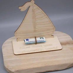 Geldgeschenk Segelboot - aus Holz personalisiert