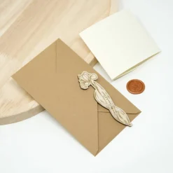 Geldgeschenk Umschlag mit Banderole, personalisierter Holzblume und Wachssiegel / Schwertlilie / Hochzeitsgeschenk