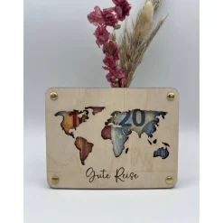 Geldgeschenk Weltkarte aus Holz – Personalisiertes Geschenk zur Hochzeit, Geburtstag & mehr