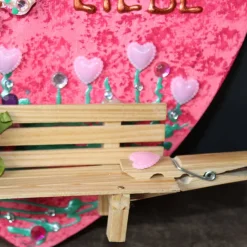 Geldgeschenk zu Geburtstag Muttertag Vatertag BAUM & BANK, Collage, abstrakt gestaltet auf einem herzförmigen Keilrahmen