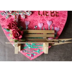 Geldgeschenk zu Geburtstag Muttertag Vatertag BAUM & BANK, Collage, abstrakt gestaltet auf einem herzförmigen Keilrahmen