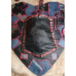 Geldgeschenk zu Valentinstag Muttertag oder Vatertag JEANSHERZ Collage, gestaltet auf einem herzförmigen Bambusbrett