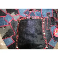 Geldgeschenk zu Valentinstag Muttertag oder Vatertag JEANSHERZ Collage, gestaltet auf einem herzförmigen Bambusbrett