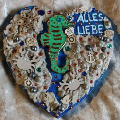 Geldgeschenk zum Muttertag oder Vatertag SEEPFERD, Collage, abstrakt gestaltet auf einem herzförmigen Keilrahmen