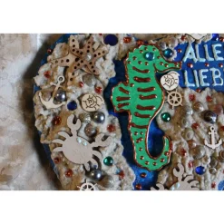 Geldgeschenk zum Muttertag oder Vatertag SEEPFERD, Collage, abstrakt gestaltet auf einem herzförmigen Keilrahmen