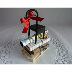 Geldgeschenk zum Umzug, zur Renovierung, für Möbel, auf kleiner Palette