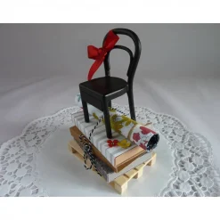 Geldgeschenk zum Umzug, zur Renovierung, für Möbel, auf kleiner Palette