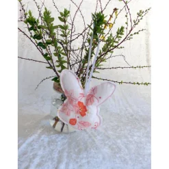 Genähter Osterhase für den Osterstrauß mit aufgenähtem Blumenmuster – Upcycling & Handarbeit