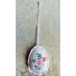 Genähtes Osterei für den Osterstrauß mit aufgesticktem Blumenmuster – Upcycling
