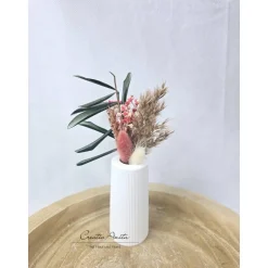 Geriffelte Vase inkl. Trockenblumen konisch - weiß - handgegossen - versch. Blumen zur Wahl