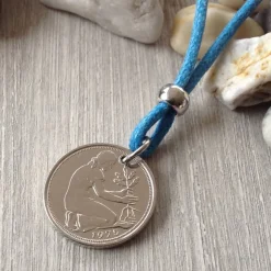 Geschenk / Kette mit einem alten 50-Pfennig-Stück von 1975