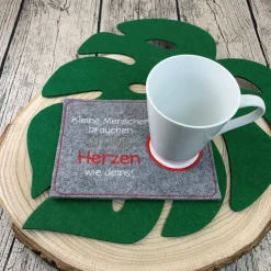 Geschenk für Erzieherin, Abschied im Kindergarten, personalisiert, Untersetzer aus Filz, bestickter Untersetzer