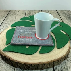 Geschenk für Erzieherin, Abschied im Kindergarten, personalisiert, Untersetzer aus Filz, bestickter Untersetzer