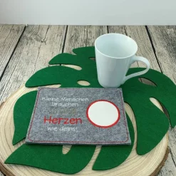 Geschenk für Erzieherin, Abschied im Kindergarten, personalisiert, Untersetzer aus Filz, bestickter Untersetzer